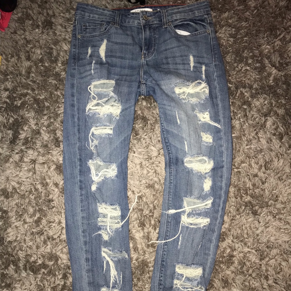 Distressed relaxed skinny jeans
